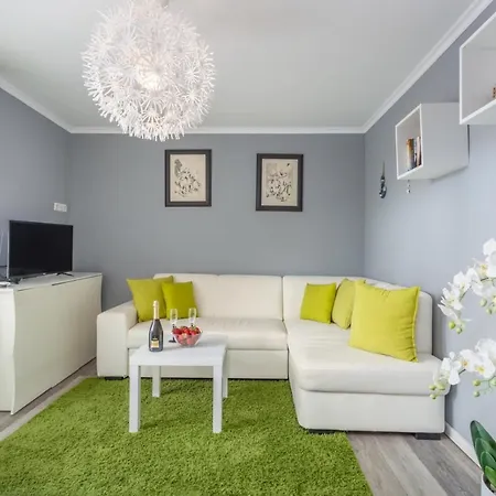 In With Sea View, Balcony, Air Conditioning, Wifi Apartment Njivice