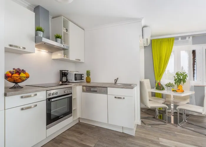 In With Sea View, Balcony, Air Conditioning, Wifi Apartment Njivice