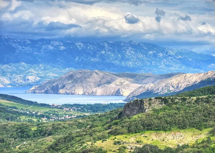 Apartament In With Sea View, Balcony, Air Conditioning, Wifi