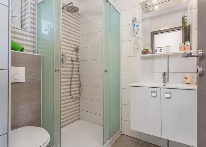 Apartament In With Sea View, Balcony, Air Conditioning, Wifi *