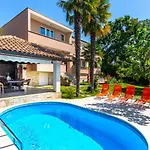 In With Sea View, Balcony, Air Conditioning, Wifi Appartamento Njivice