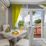 In With Sea View, Balcony, Air Conditioning, Wifi Appartamento